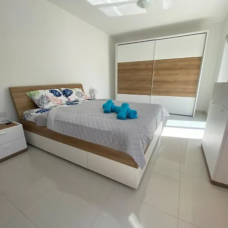 Sunshine Apartments Mellieha - Modern Two Bedroom Penthouse With Terrace Exterior photo