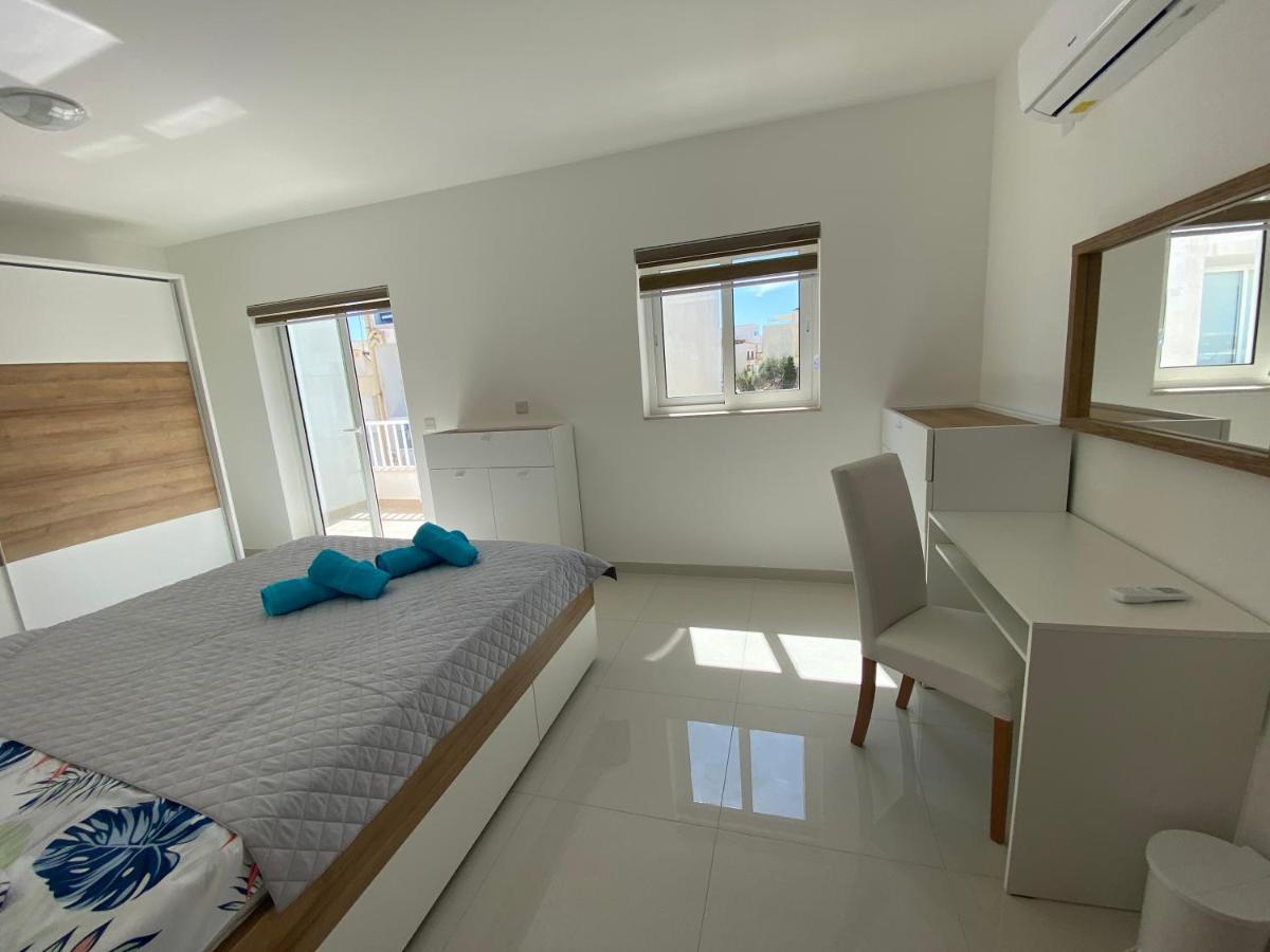 Sunshine - Modern Two Bedroom Penthouse With Terrace *