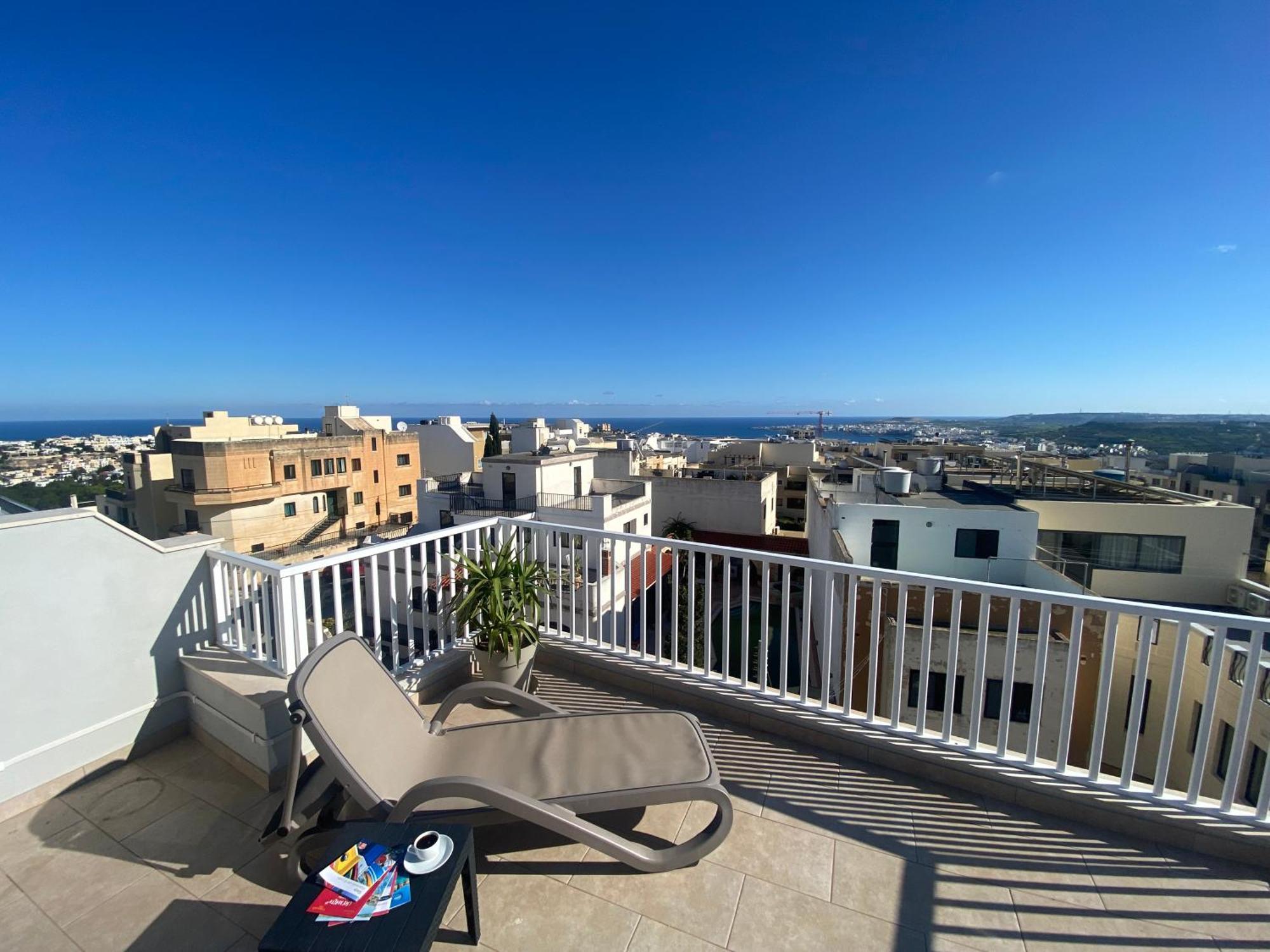 Sunshine - Modern Two Bedroom Penthouse With Terrace Apartment