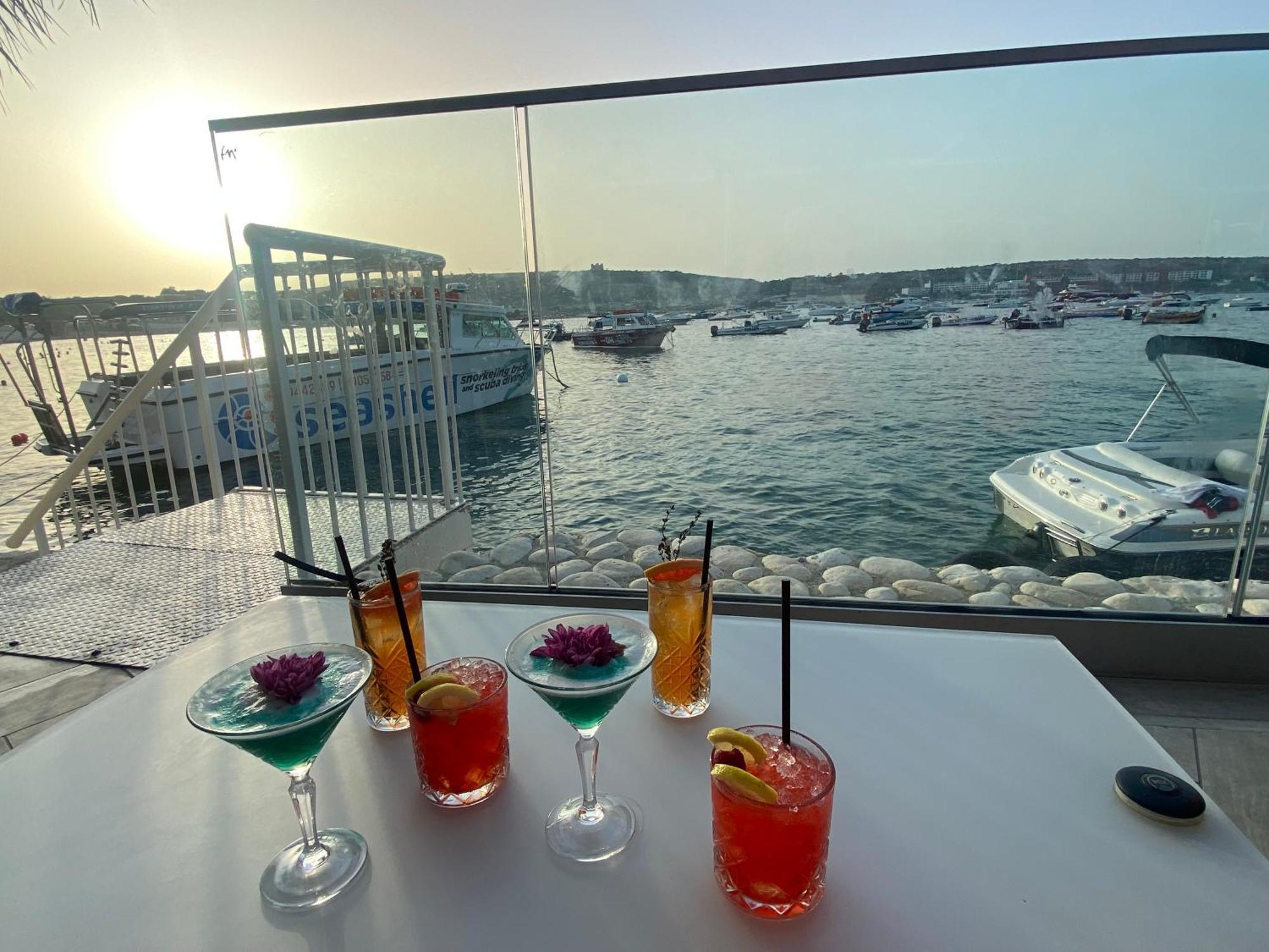 Sunshine - Modern Two Bedroom Penthouse With Terrace *